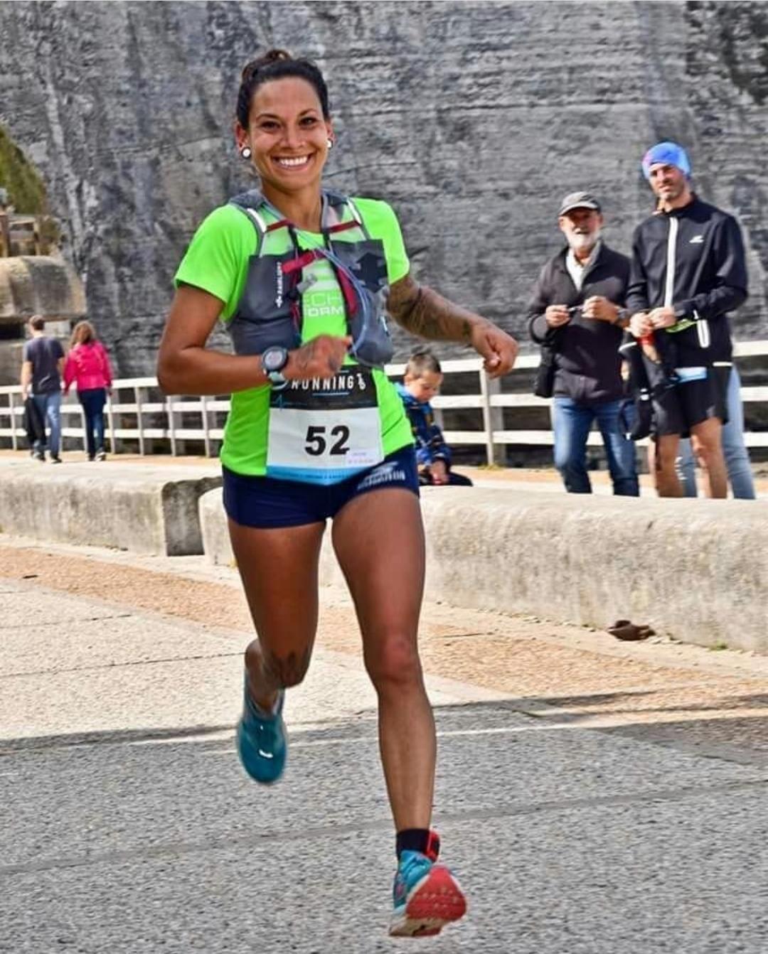 Anaïs garde toujours le sourire, même en plein effort sur le Trail de la Pointe de Caux.